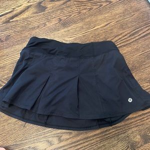 Lululemon black tennis skirt - great shape!
